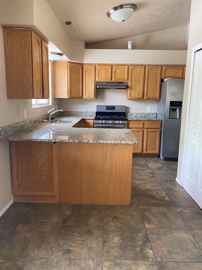 Building Photo - Nice 3 Bedroom 2 Bath Home with POOL and RV Parking