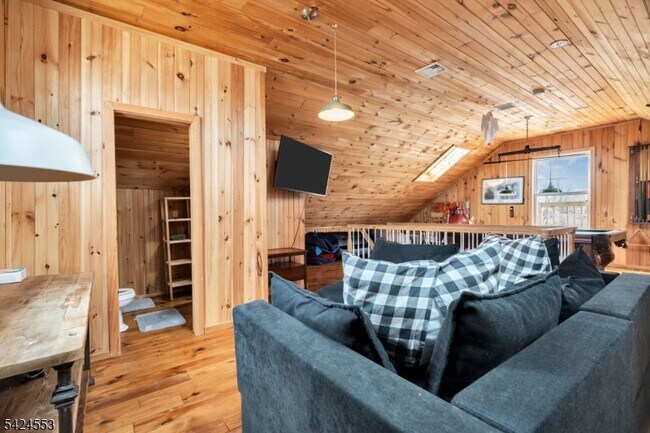 Building Photo - 363 Lakeside Blvd