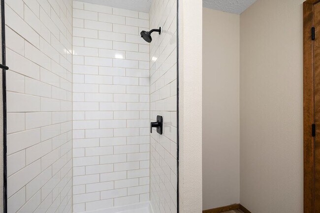 Building Photo - House for Rent in Lakewood Village Community