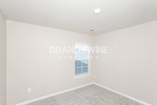 Building Photo - 506 Glenmanor Dr