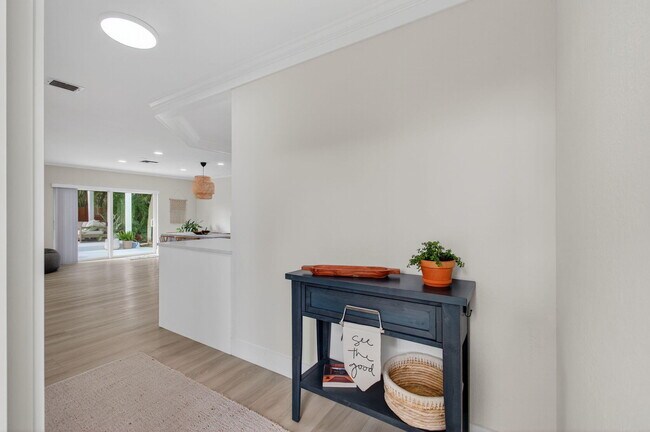 Building Photo - 802 Mallard Dr