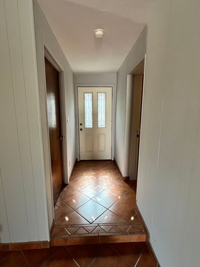 Building Photo - East- 3 bedroom/ 2 bathroom home with sparkling pool!