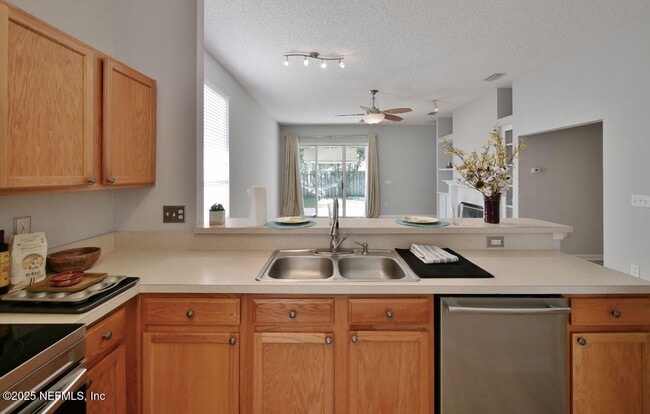 Building Photo - 1290 Ardmore St