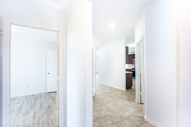 Building Photo - 9918 Hideaway Bend Ln