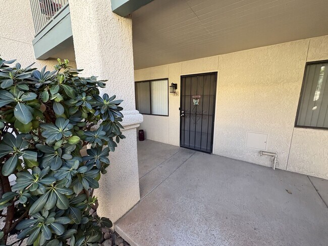 Building Photo - East side condo with community pool/spa/assigned covered parking place