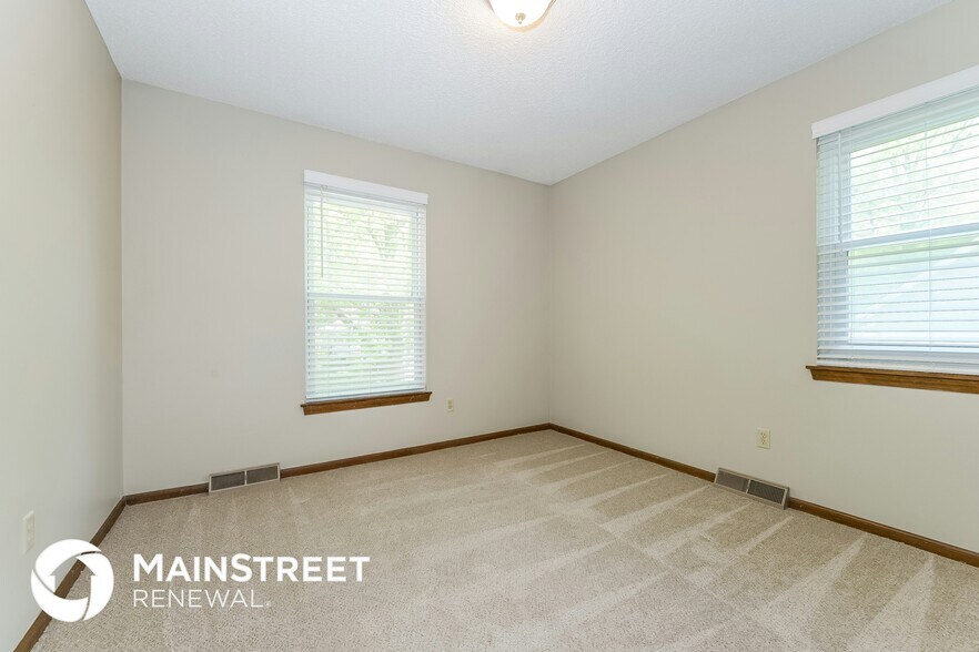 Building Photo - 5016 S Kendall Dr