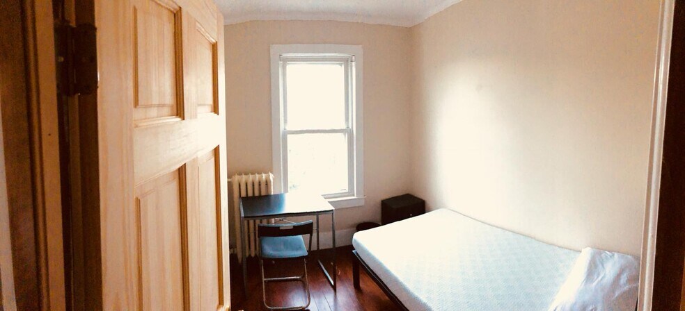 Building Photo - 1062 Saratoga St