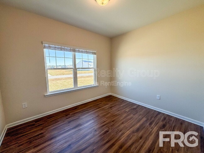 Building Photo - 202 Kenison Way