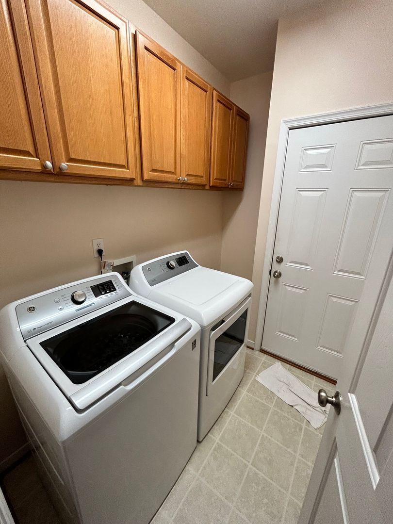 Building Photo - 956 Gorham Ct