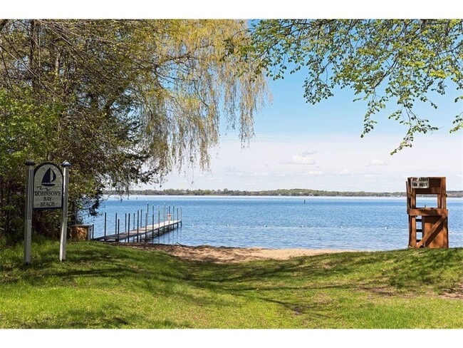 Building Photo - 3465 Deephaven Ave