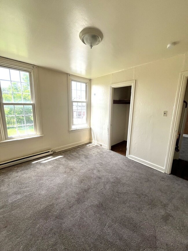 Building Photo - Second-Floor 2 Bedroom / 1 Bathroom Apartm...