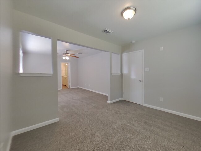 Building Photo - 15802 Echo Canyon Dr