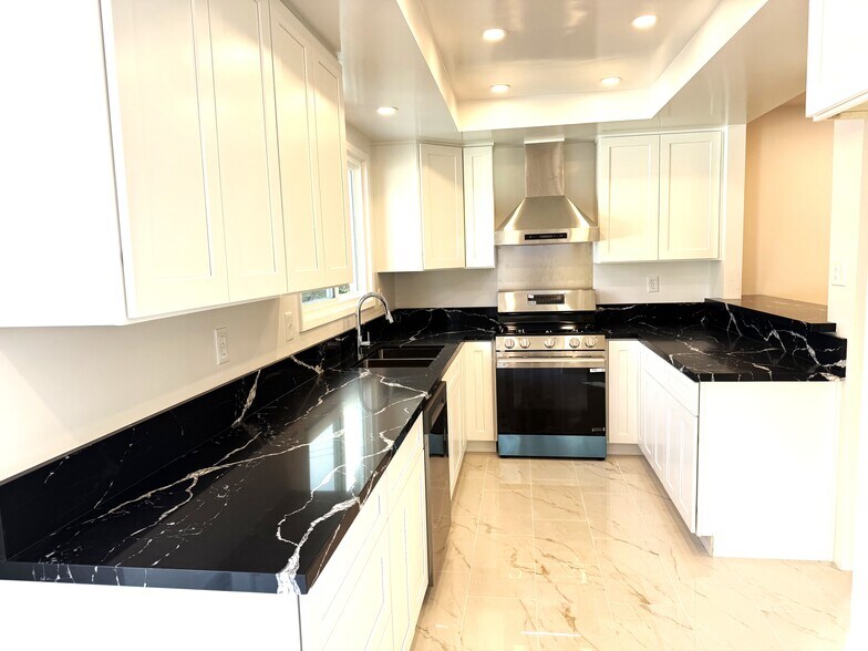 Building Photo - 3650 Hackett Ave