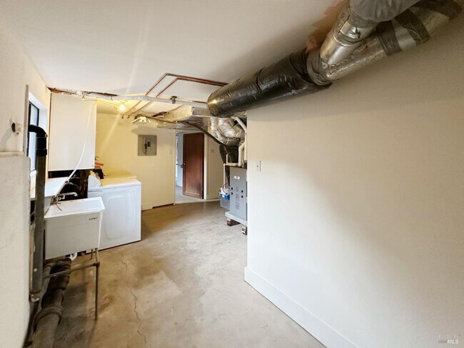 Building Photo - 250 Edgewood Ave