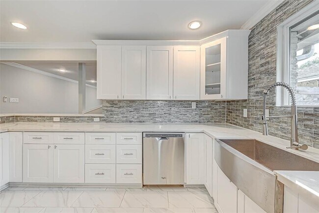 Building Photo - 5611 Nina Lee Ln