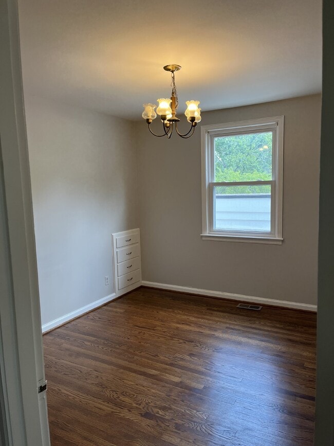 Building Photo - Charming 3-Bed Home with Hardwood Floors &...