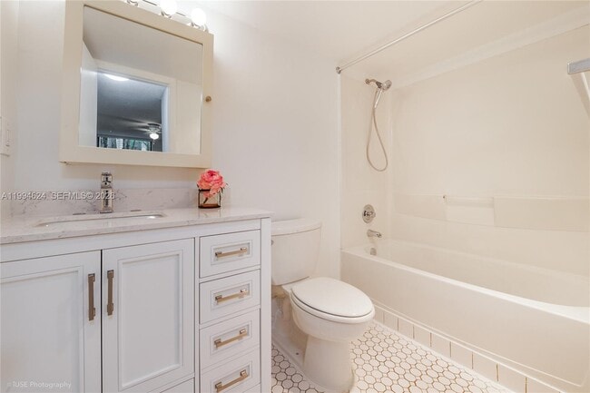 Building Photo - 14311 N Kendall Dr