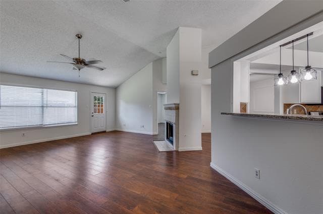 Building Photo - 1940 Helen Ln