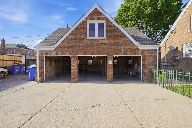 Building Photo - 7058 S Fairfield Ave