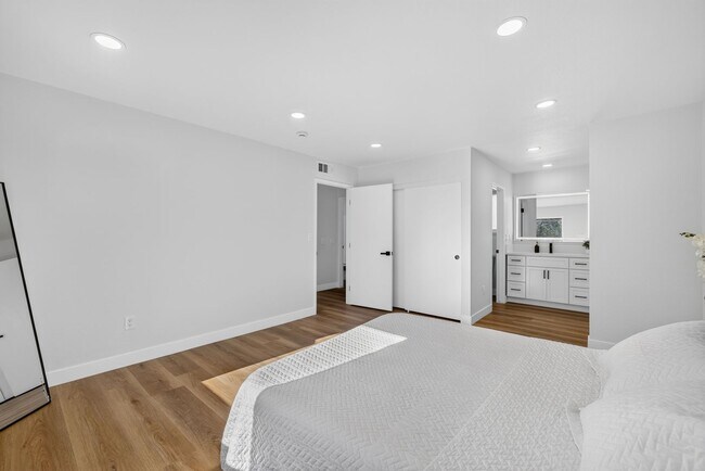 Building Photo - 13324 San Martin Pl