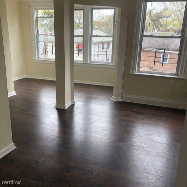 Building Photo - 3 br, 1 bath Apartment - 109 Chelsea Avenue