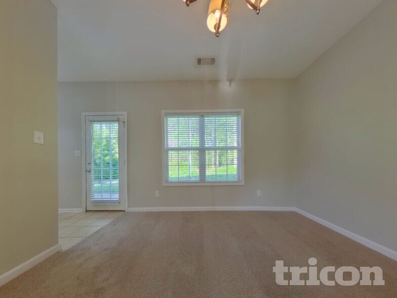 Building Photo - 2054 Laird Rd