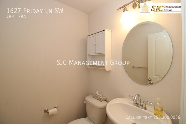 Building Photo - 1627 Friday Ln SW