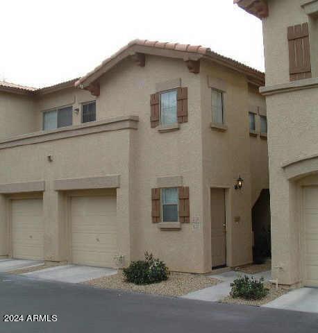Building Photo - 805 S Sycamore