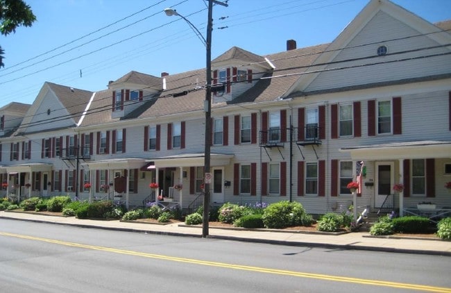 Primary Photo - Amherst Coach Apartments