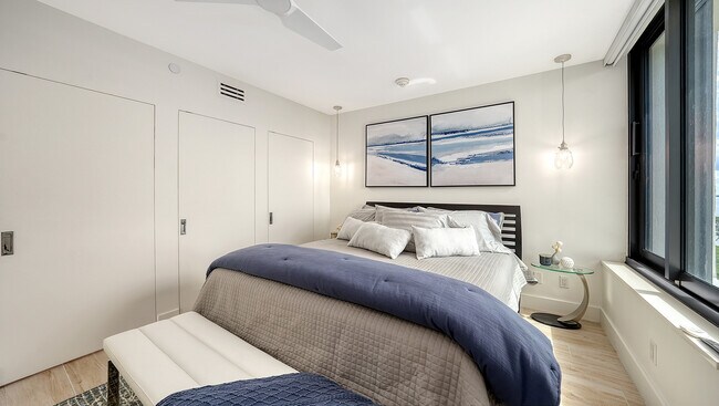 Building Photo - 1932 Harbourside Dr