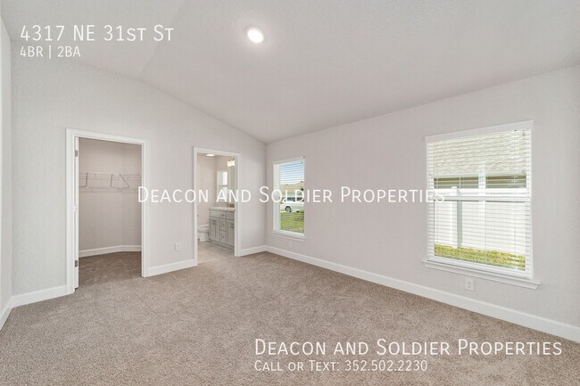 Building Photo - 4317 NE 31st St