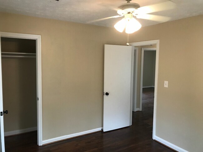 Building Photo - **ON HOLD**3 or 4 Bedroom / 1.5 Bathroom Home for Rent in Columbus, GA