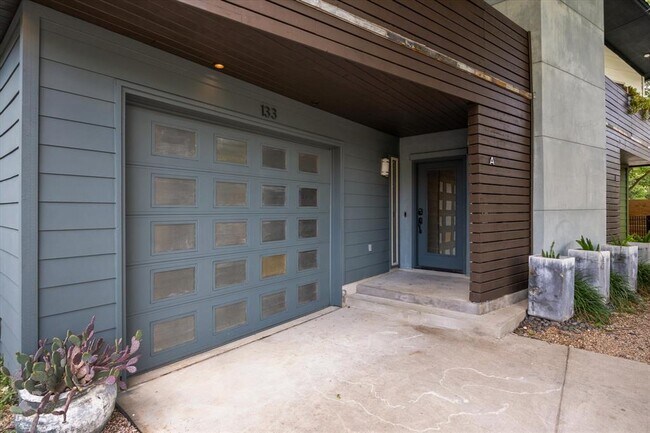 Building Photo - 133 Frederick St