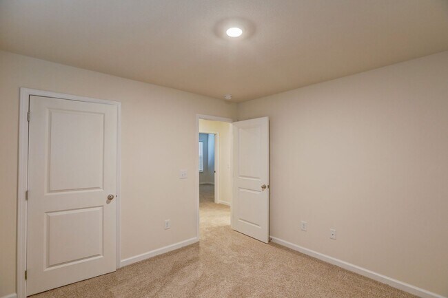 Building Photo - NEW CONSTRUCTION - 5 BDRMS, 3 BTHS, JOHNSON CITY