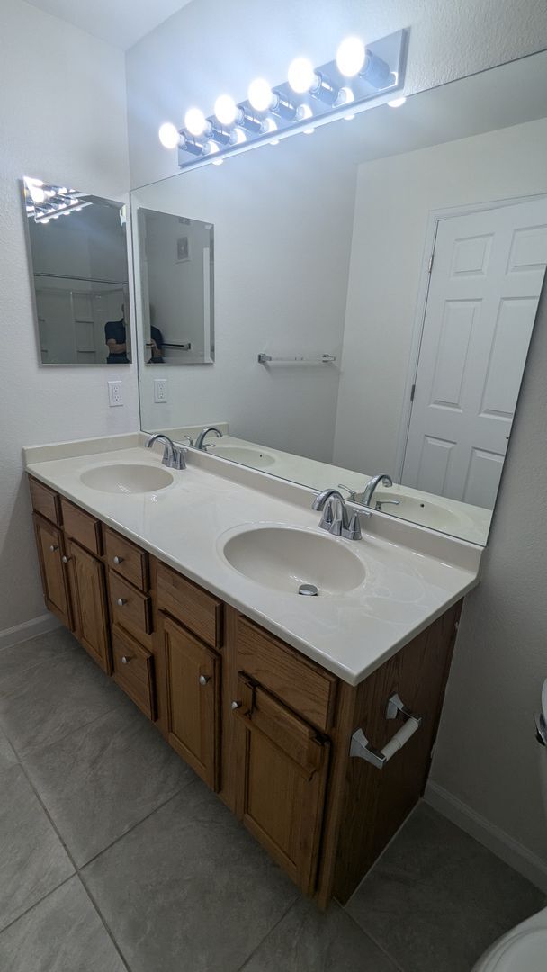 Building Photo - SUPER NICE 2-BDRM, 2-BATH MAIN LEVEL CONDO...