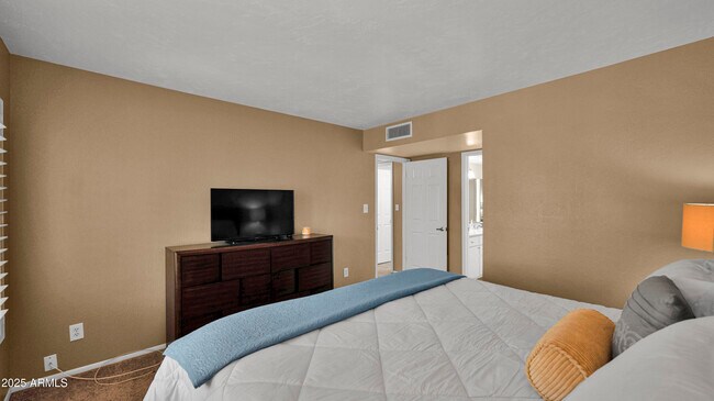 Building Photo - 8649 E Royal Palm Rd