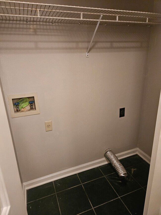 Building Photo - Available Now!   half off first months rent special!