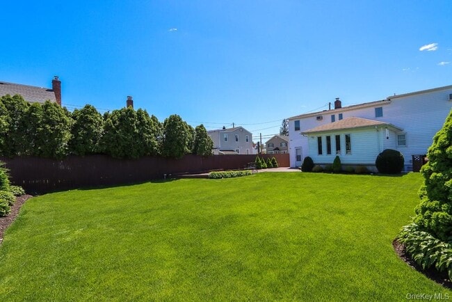 Building Photo - 223 Chestnut Ave