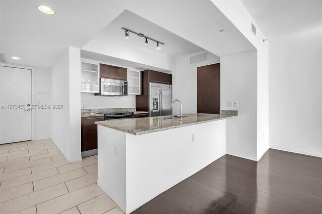 Building Photo - 951 Brickell Ave