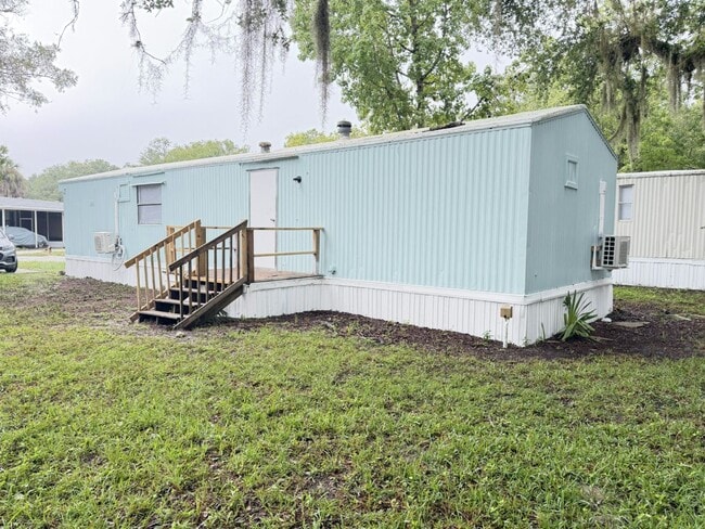 Building Photo - 11240 N Northwood Dr