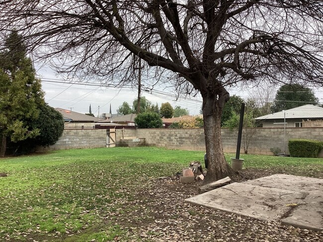 Building Photo - 1534 W Cambridge Ave