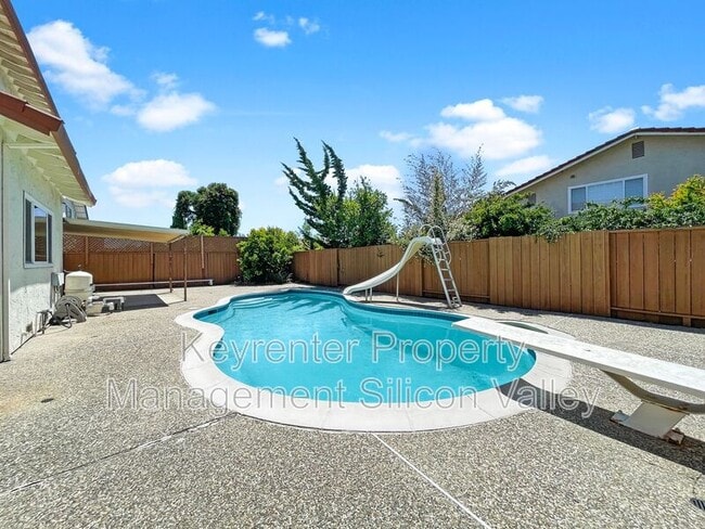 Building Photo - 1293 Knollview Dr