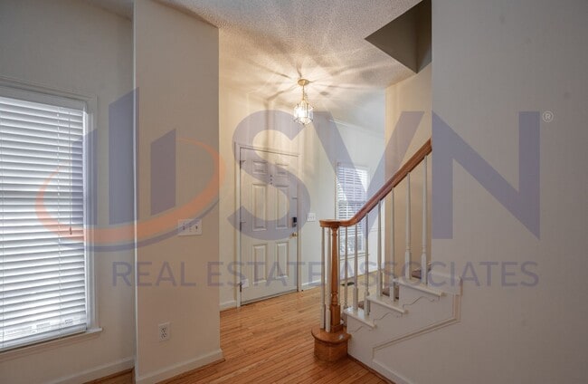 Building Photo - 15 Woodcliff Cir