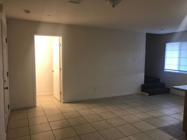 Building Photo - 620 Central Ave