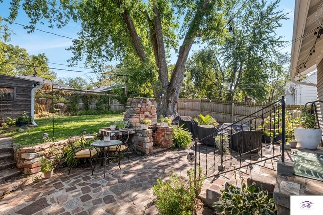 Building Photo - RENTAL PENDING!