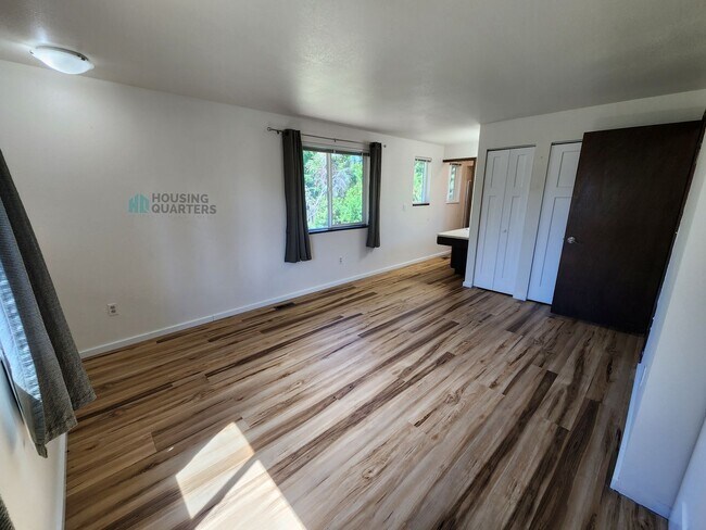 Building Photo - Single family home with large back yard!