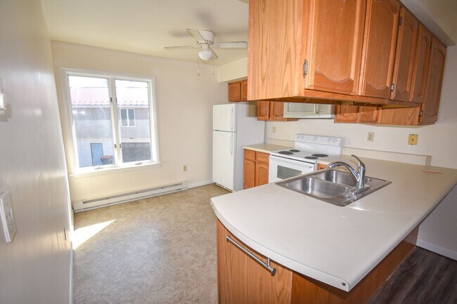 Building Photo - Two Bedroom Apartment in Jersey Shore with Many Amenities!