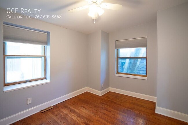 Building Photo - 2211 Bainbridge St