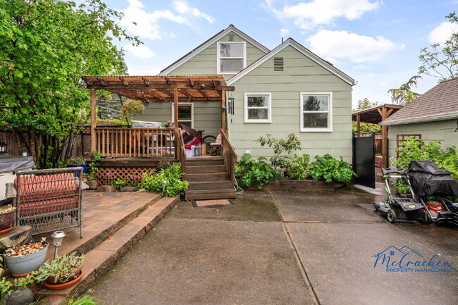Building Photo - Serene, Artistic Retreat in the Heart of A...