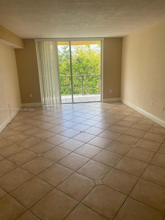 Building Photo - 9320 Fontainebleau Blvd